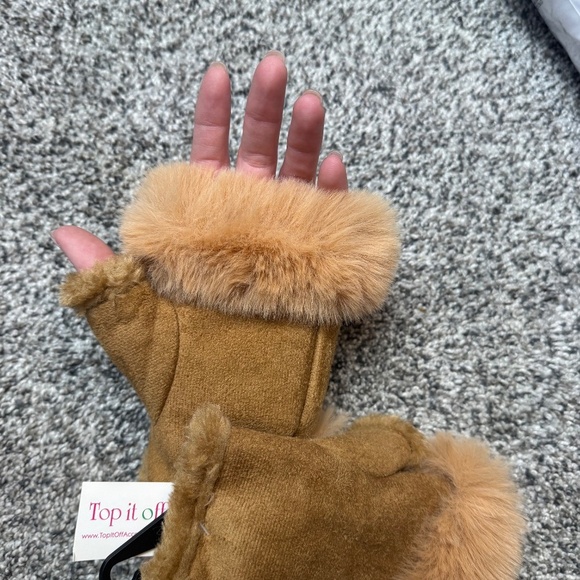NWT Hand Warmers / Gloves - Picture 2 of 10